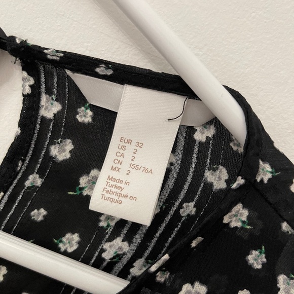 Floral blouse - Picture 3 of 3